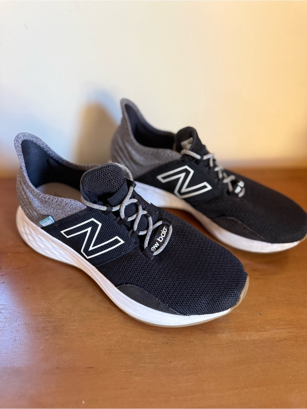 New Balance Fresh Foam Roav Black and Gray Running Shoes, size 9